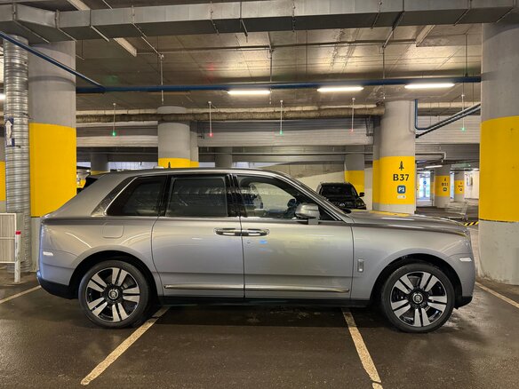 2020 Rolls-Royce Cullinan I (Series I), серый, 25500000 рублей - вид 13