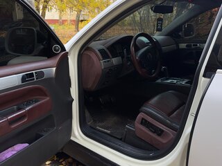 2008 Volkswagen Touareg I Рестайлинг, белый, 900000 рублей, вид 4
