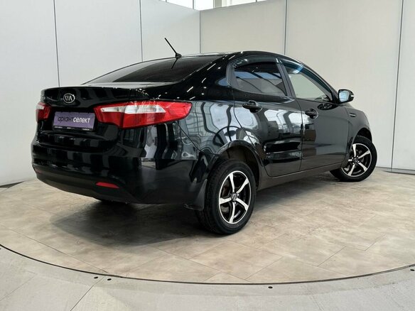 2012 Kia Rio 5-speed III, чёрный, 900000 рублей - вид 4