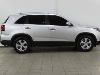 2017 Kia Sorento II Рестайлинг, серебристый, 2125000 рублей, вид 5