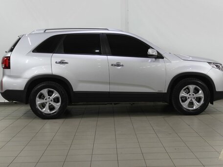 2017 Kia Sorento II Рестайлинг, серебристый, 2075000 рублей, вид 5
