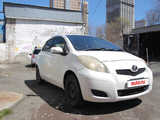 2009 Toyota Vitz II (XP90), белый, 330000 рублей, вид 3
