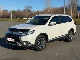 2018 Mitsubishi Outlander III Рестайлинг 3, белый, 1830000 рублей, вид 3