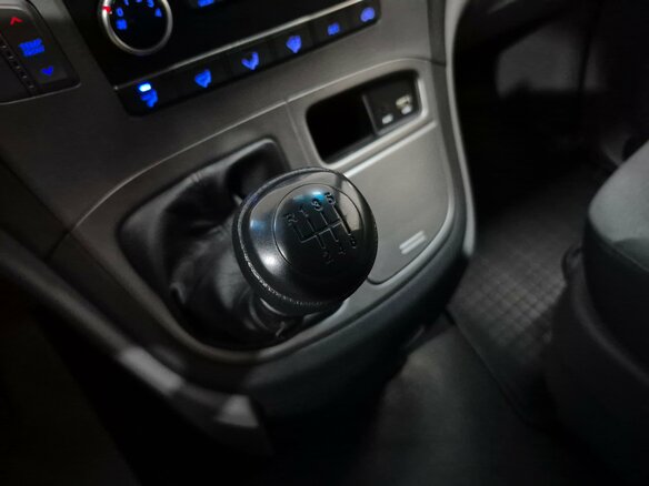 2016 Hyundai H-1 II Рестайлинг, серый - вид 18