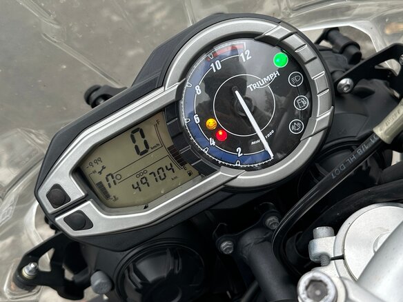 2011 Triumph Tiger 800, белый, 820000 рублей - вид 9