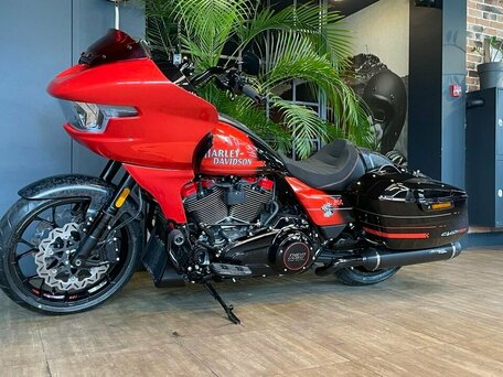 2026 Harley-Davidson CVO Road Glide ST, красный, 7650000 рублей, вид 3