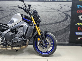2023 Yamaha MT-09 (FZ-09), серый, 979000 рублей, вид 2