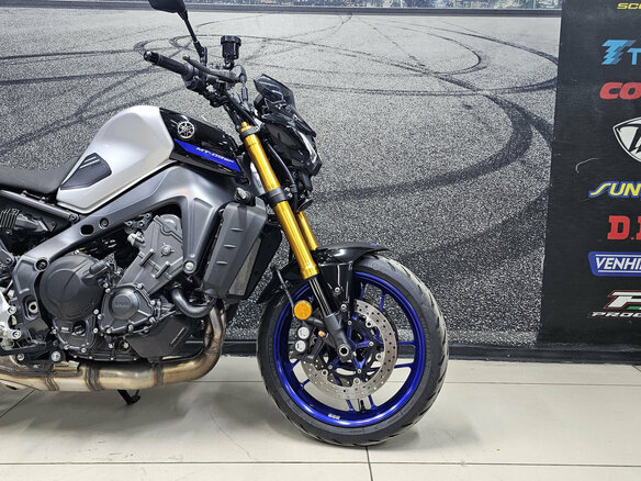 2023 Yamaha MT-09 (FZ-09), серый, 979000 рублей - вид 1