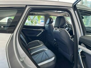 2026 Geely Atlas II, серебристый, 4119990 рублей, вид 5