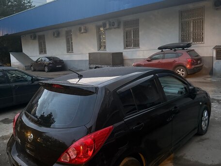 2013 Nissan Tiida I Рестайлинг, коричневый, 670000 рублей, вид 3