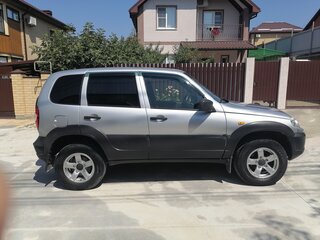 2019 Chevrolet Niva I Рестайлинг, серебристый, 780000 рублей, вид 3