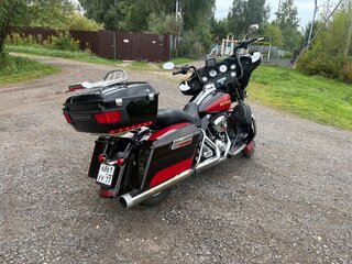 2009 Harley-Davidson Street Glide, красный, 900000 рублей, вид 2