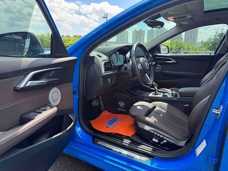 2021 BMW 1 серии 120i III (F52) Рестайлинг, синий, 1870000 рублей, вид 4