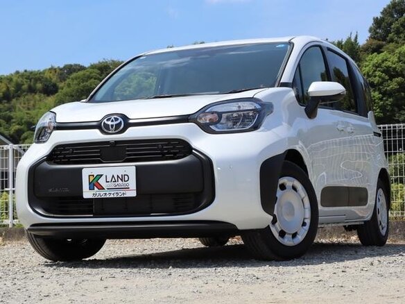 2023 Toyota Sienta III, белый, 1250000 рублей - вид 1