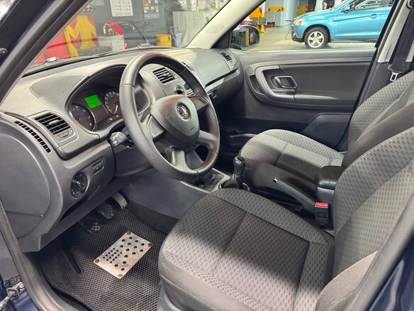 2013 Skoda Fabia II Рестайлинг, синий, 850000 рублей - вид 6