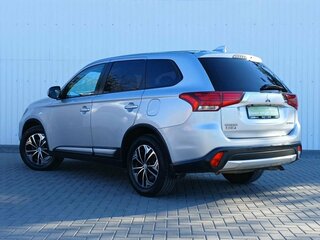 2017 Mitsubishi Outlander III Рестайлинг 2, серебристый, 1849000 рублей, вид 3