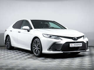 2021 Toyota Camry VIII (XV70) Рестайлинг, белый, 3729000 рублей, вид 3