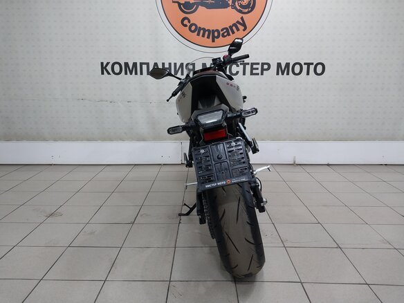 2024 Suzuki GSX-8R, серый - вид 3