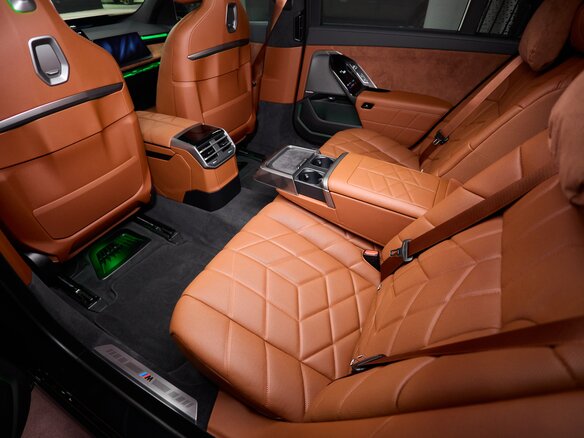 2026 BMW 7 серии 740 xDrive VII (G70) Рестайлинг, зелёный, 27790000 рублей - вид 14