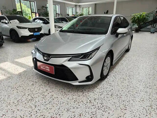 2023 Toyota Corolla XII (E210), серебристый, 1300000 рублей, вид 3
