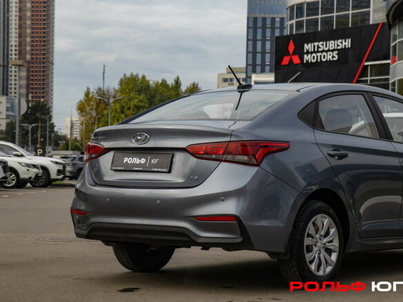 2017 Hyundai Solaris II, серый, 988000 рублей - вид 17