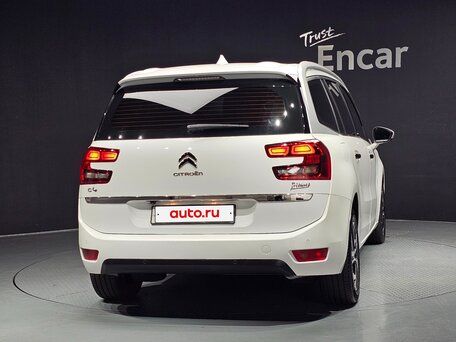 2018 Citroen C4 Picasso Grand II Рестайлинг, белый, 1900000 рублей, вид 4