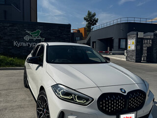 2021 BMW 1 серии 118i III (F40), белый, 1900000 рублей, вид 3