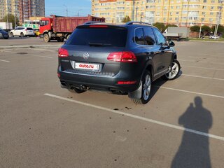 2014 Volkswagen Touareg II, серый, 2600000 рублей, вид 5