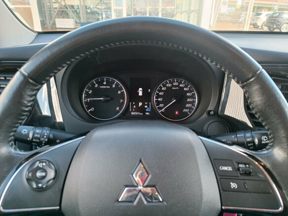 2019 Mitsubishi Outlander III Рестайлинг 3, коричневый, 1860000 рублей - вид 15