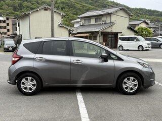 2020 Nissan Note II Рестайлинг, серый, 760000 рублей, вид 5
