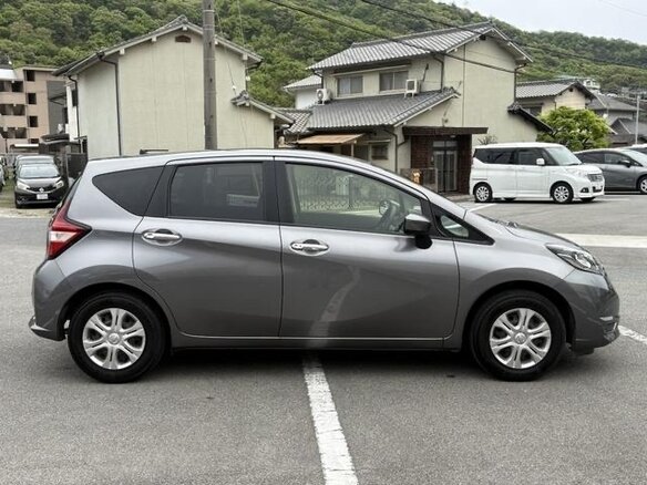 2020 Nissan Note II Рестайлинг, серый, 760000 рублей - вид 4