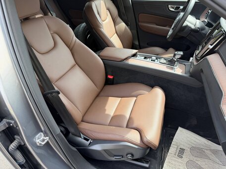 2021 Volvo XC60 II, серый, 3680000 рублей, вид 4