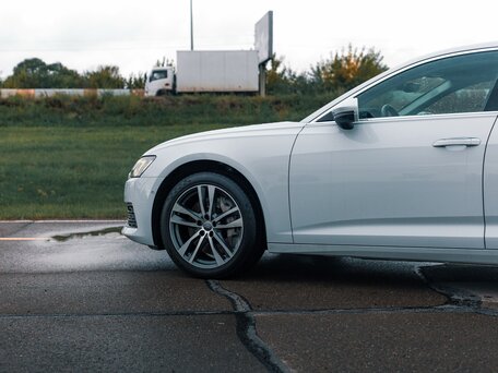 2018 Audi A6 55 TFSI V (C8), белый, 4750000 рублей, вид 4