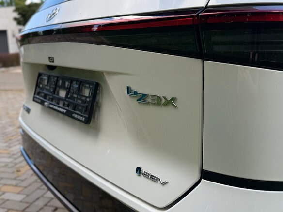 2026 Toyota bZ3X 58.3 kWh, белый, 2900000 рублей - вид 10