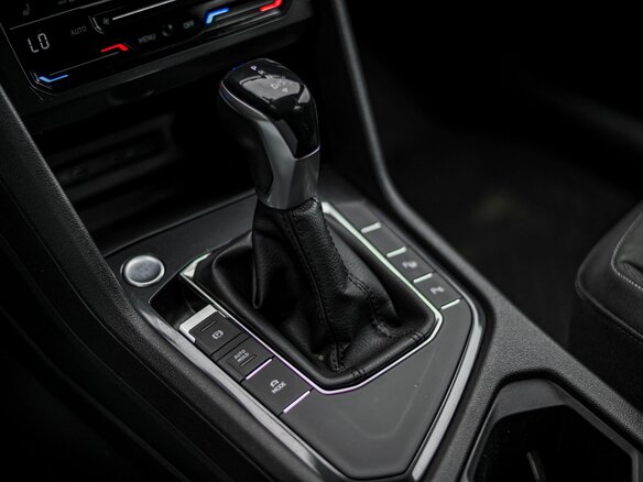2021 Volkswagen Tiguan II Рестайлинг, серебристый, 2305000 рублей - вид 8