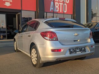 2013 Chevrolet Cruze I Рестайлинг, серебристый, 790000 рублей, вид 4
