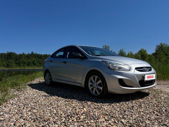 2013 Hyundai Solaris I, серебристый, 740000 рублей