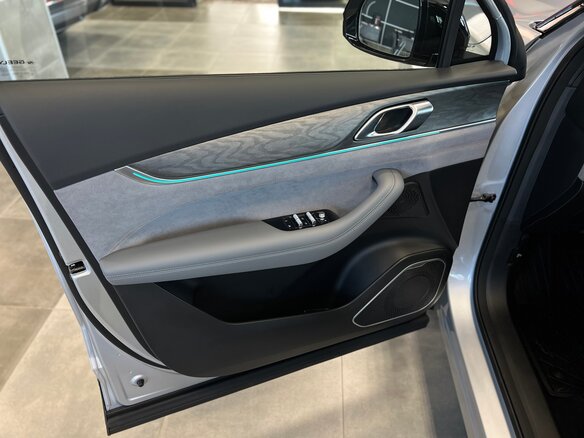 2026 Geely Galaxy M7, серебристый - вид 14
