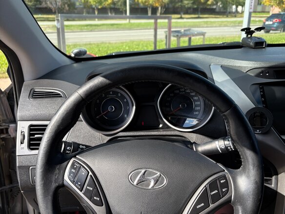 2012 Hyundai Elantra V (MD), серый, 850000 рублей - вид 3