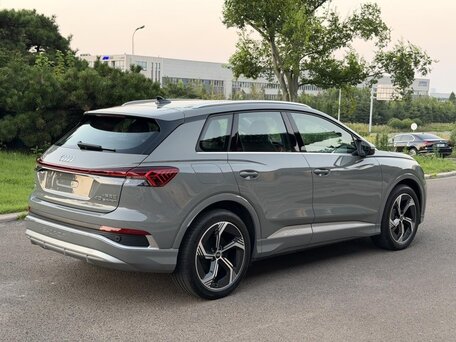 2024 Audi Q4 e-tron 40 I, серый, 3770000 рублей, вид 5