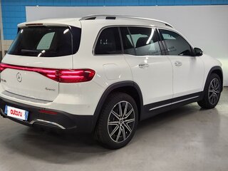 2025 Mercedes-Benz EQB 300 I Рестайлинг, белый, 9999666 рублей, вид 3