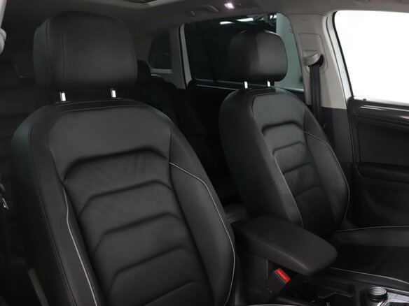 2018 Volkswagen Tiguan II, белый - вид 15