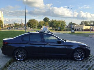 2022 BMW 5 серии 540i xDrive VII (G30/G31/G38) Рестайлинг, серый, 4474700 рублей, вид 4