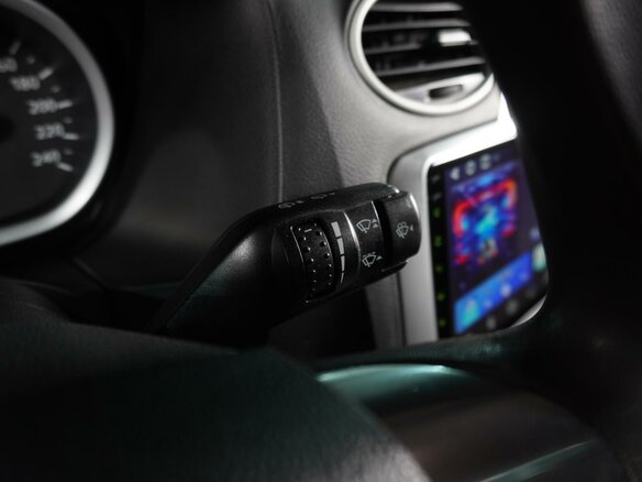 2010 Ford Focus II Рестайлинг, красный - вид 12