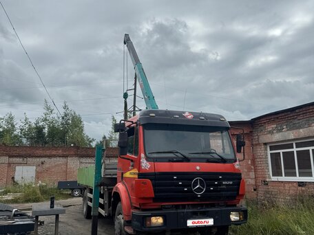 1997 Mercedes-Benz 1820, красный, 3100000 рублей, вид 3