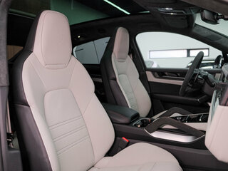 2025 Porsche Cayenne GTS Coupé III Рестайлинг, красный, 25990000 рублей, вид 2