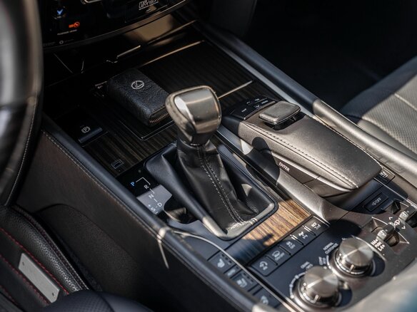 2018 Lexus LX 450d III Рестайлинг 2, белый, 8600000 рублей - вид 12