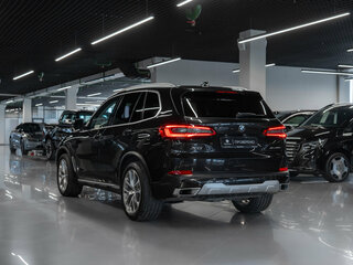2019 BMW X5 30d IV (G05/G18), чёрный, 6280000 рублей, вид 4