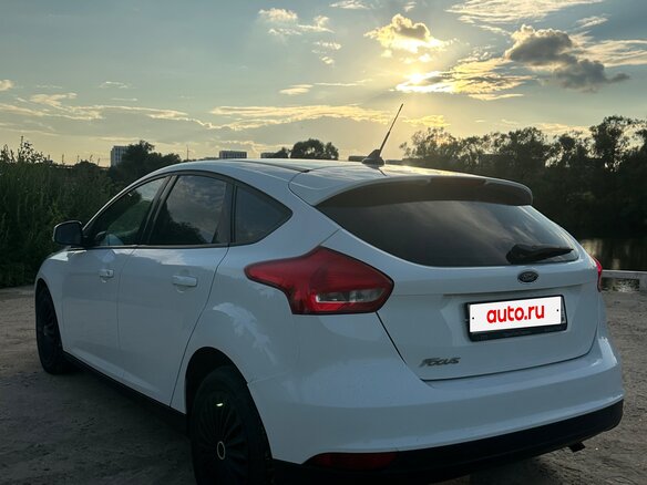 2017 Ford Focus III Рестайлинг, белый, 870000 рублей - вид 3