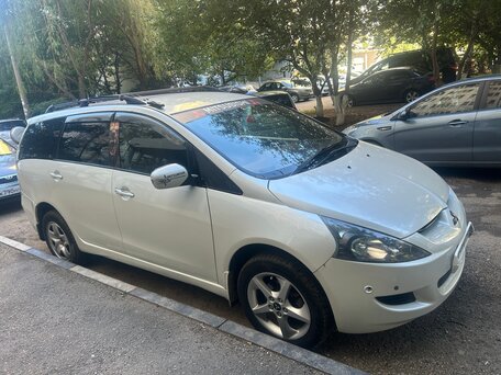 2004 Mitsubishi Grandis I, белый, 530000 рублей, вид 3